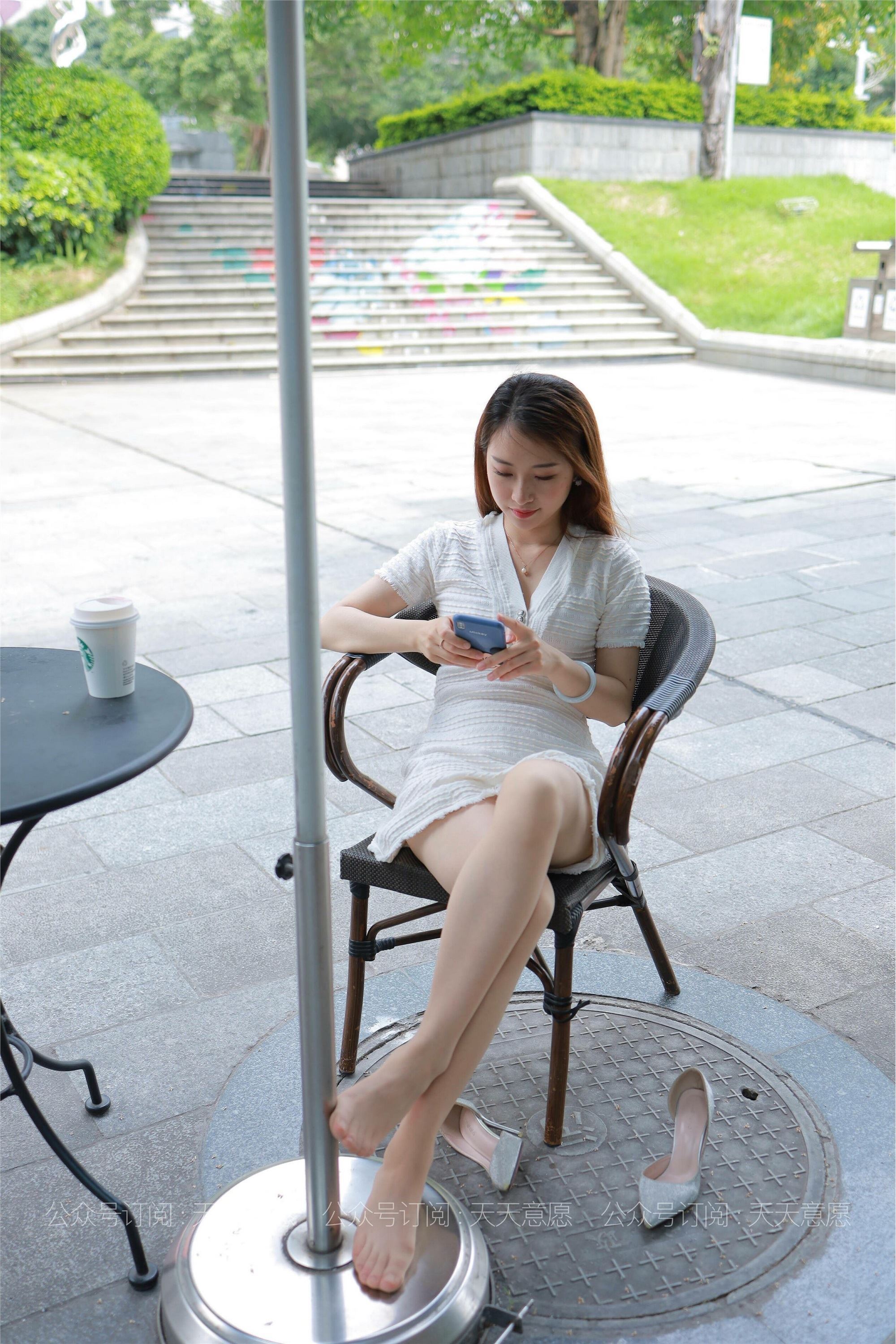 IESS异思趣向 - 模特：小婕《肉丝白裙俏佳人》